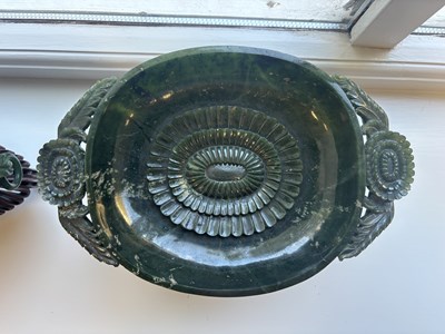 Lot 138 - A PAIR OF LATE QING DYNASTY CHINESE JADE DISHES ON STANDS