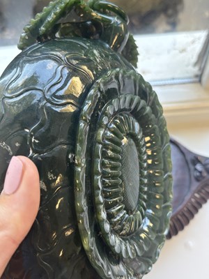 Lot 138 - A PAIR OF LATE QING DYNASTY CHINESE JADE DISHES ON STANDS