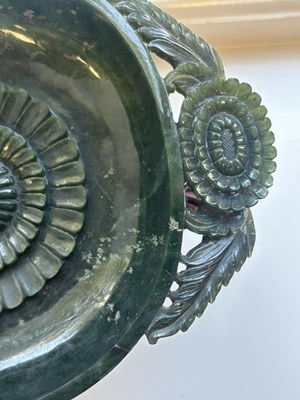 Lot 138 - A PAIR OF LATE QING DYNASTY CHINESE JADE DISHES ON STANDS