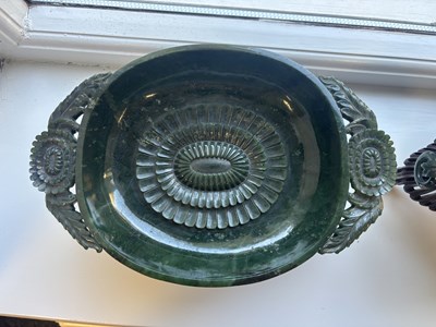 Lot 138 - A PAIR OF LATE QING DYNASTY CHINESE JADE DISHES ON STANDS