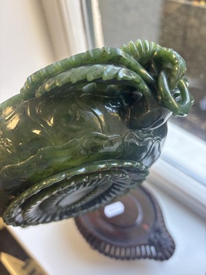 Lot 138 - A PAIR OF LATE QING DYNASTY CHINESE JADE DISHES ON STANDS