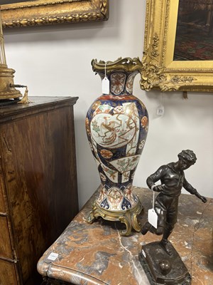 Lot 49 - A PAIR OF 17TH/18TH CENTURY JAPANESE IMARI VASES WITH ORMOLU MOUNTS