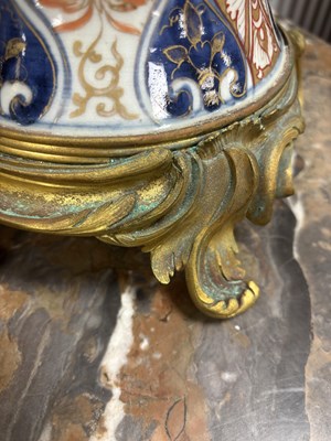 Lot 49 - A PAIR OF 17TH/18TH CENTURY JAPANESE IMARI VASES WITH ORMOLU MOUNTS