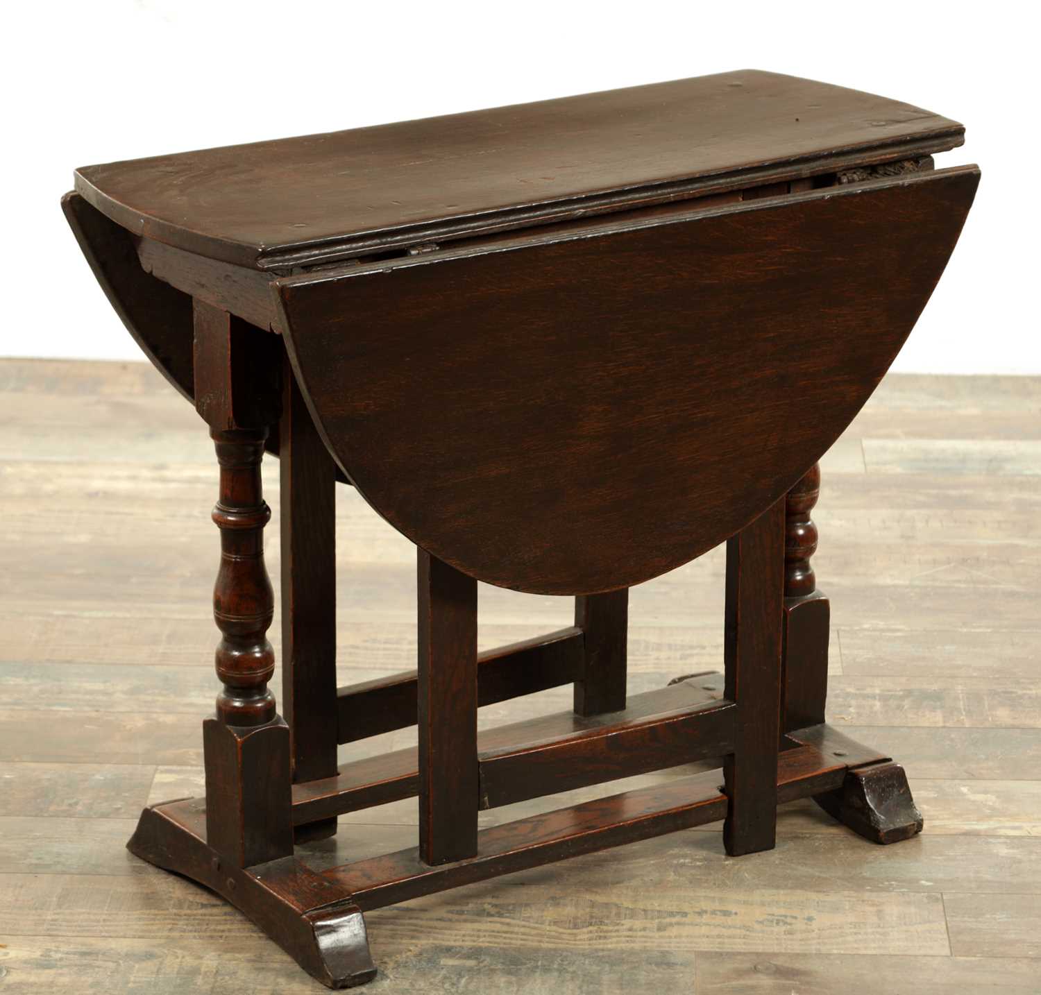 Baskingate Table Lot 1325 - A GOOD CHARLES I OAK GATE LEGGED TABLE OF