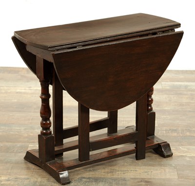 Lot 1325 - A GOOD CHARLES I OAK GATE LEGGED TABLE OF SMALL PROPORTIONS