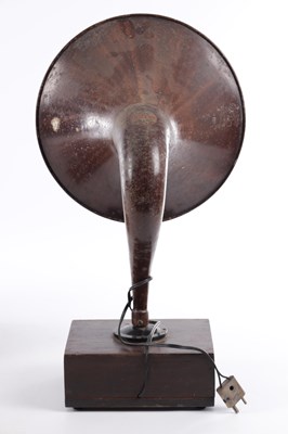 Lot 390 - A VINTAGE VALVE RADIO AND HORN
