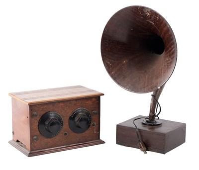 Lot 390 - A VINTAGE VALVE RADIO AND HORN