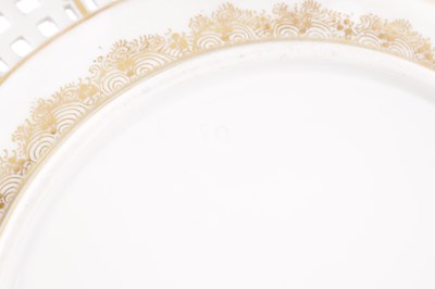 Lot 39 - A FINE PAIR OF 19TH CENTURY MEISSEN RETICULATED CABINET PLATES