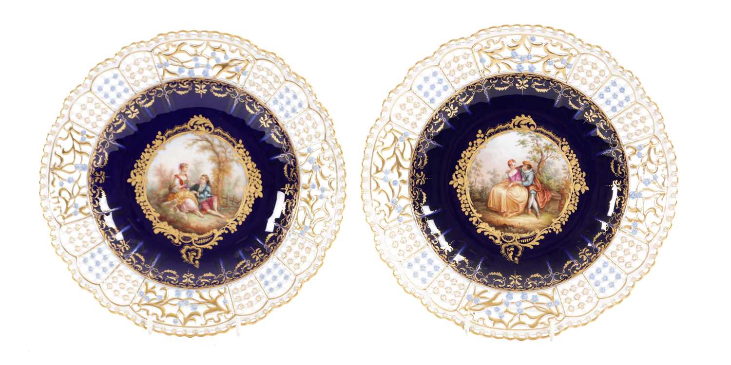 Lot 39 - A FINE PAIR OF 19TH CENTURY MEISSEN RETICULATED CABINET PLATES