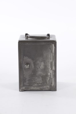 Lot 1028 - ARCHIBALD KNOX FOR LIBERTY & CO. AN ART NOUVEAU 'TUDRIC' PEWTER CARRIAGE CLOCK