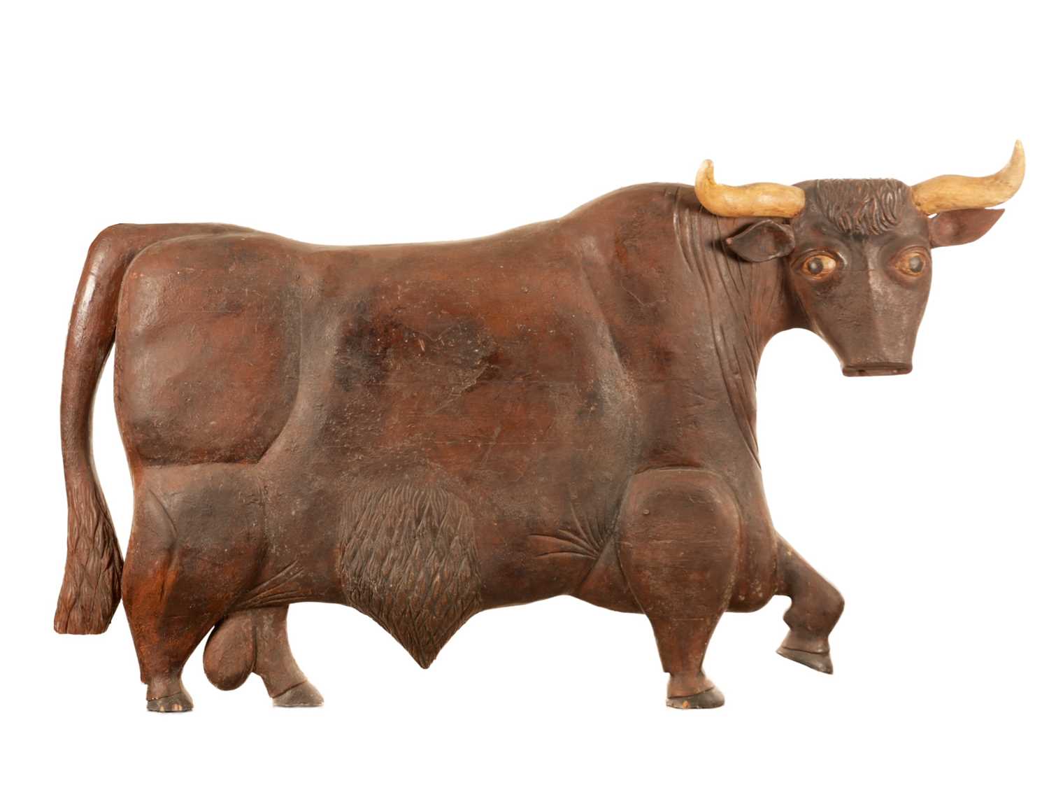 Lot 664 - A LARGE HALF LIFE SIZE RARE 19TH CENTURY CARVED AND PAINTED LONGHORN BULL