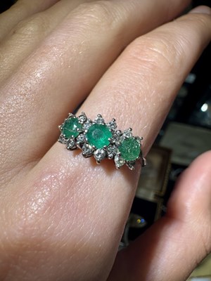 Lot 261 - A VICTORIAN 18CT WHITE GOLD THREE-STONE EMERALD AND DIAMOND CLUSTER RING