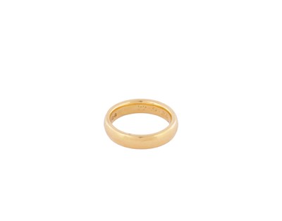 Lot 204 - A 22CT YELLOW GOLD RING