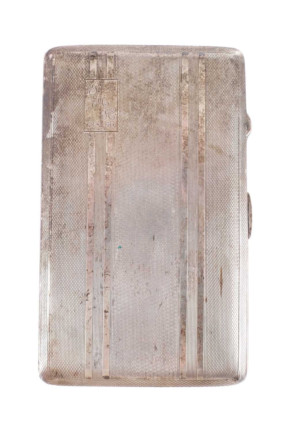 Lot 402 - AN EARLY 20TH CENTURY SILVER CIGAR CASE