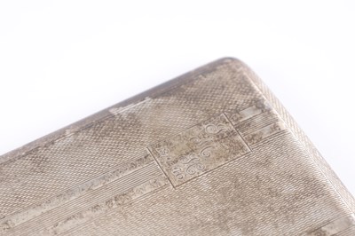 Lot 402 - AN EARLY 20TH CENTURY SILVER CIGAR CASE