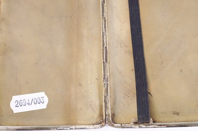 Lot 402 - AN EARLY 20TH CENTURY SILVER CIGAR CASE