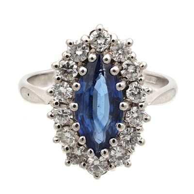 Lot AN 18CT WHITE GOLD SAPPHIRE AND DIAMOND RING