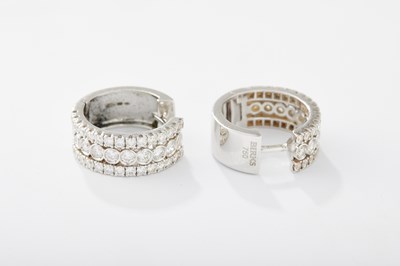 Lot 224 - A MAISON BIRKS DIAMOND BARREL NECKLACE AND EARRINGS SET