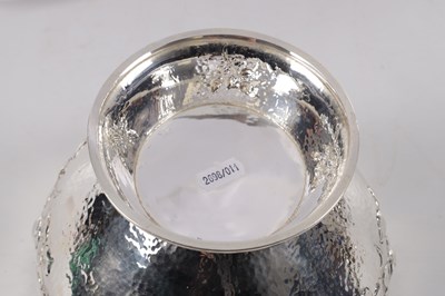 Lot 461 - AN ART NOUVEAU EMBOSSED SILVER BOWL