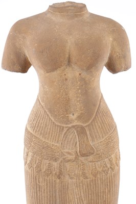 Lot 136 - AN EARLY 12/13TH CENTURY CARVED CAMBODIAN SANDSTONE FIGURAL SCULPTURE