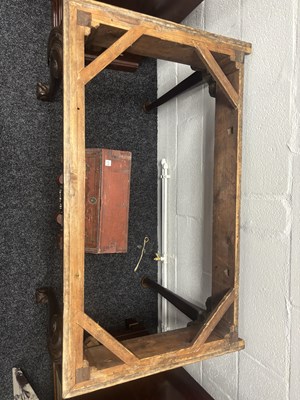 Lot 1293 - A GOOD GEORGE II MAHOGANY SIDE TABLE