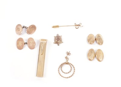 Lot 197 - A COLLECTION OF 9CT GOLD ITEMS