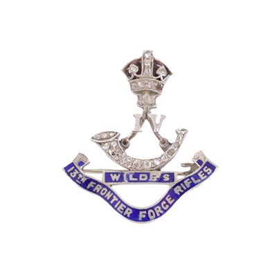 Lot 222 - AN EARLY 20TH CENTURY SILVER, DIAMOND AND ENAMEL REGIMENTAL BROOCH