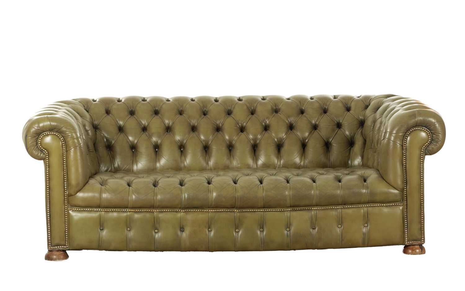 Lot 1172 - AN EARLY 20TH CENTURY GREEN LEATHER THREE SEATER CHESTERFIELD SETTEE