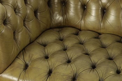 Lot 1172 - AN EARLY 20TH CENTURY GREEN LEATHER THREE SEATER CHESTERFIELD SETTEE