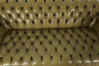 Lot 1172 - AN EARLY 20TH CENTURY GREEN LEATHER THREE SEATER CHESTERFIELD SETTEE
