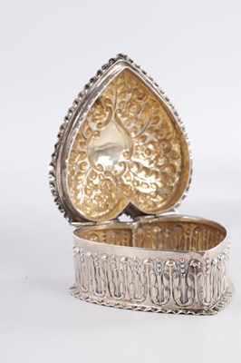 Lot 412 - A HEART SHAPED SILVER TRINKET BOX