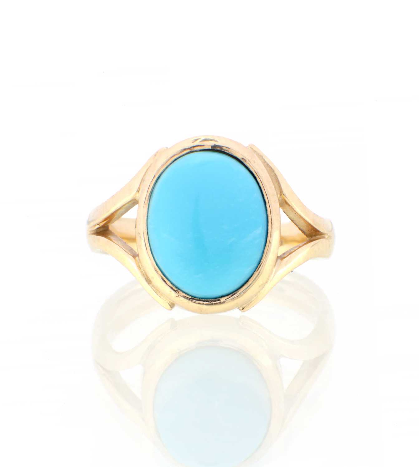 Lot 275 - AN 18CT GOLD LADIES' TURQUOISE RING