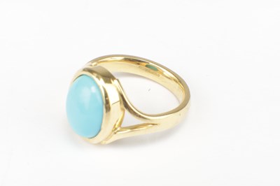 Lot 275 - AN 18CT GOLD LADIES' TURQUOISE RING