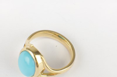 Lot 275 - AN 18CT GOLD LADIES' TURQUOISE RING