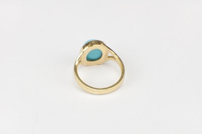 Lot 275 - AN 18CT GOLD LADIES' TURQUOISE RING