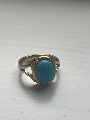 Lot 275 - AN 18CT GOLD LADIES' TURQUOISE RING