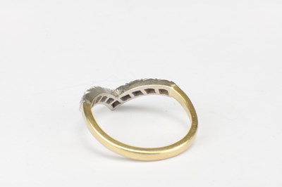 Lot 281 - AN 18CT GOLD AND ENAMEL DIAMOND WISHBONE RING