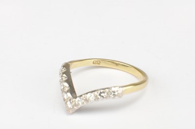 Lot 281 - AN 18CT GOLD AND ENAMEL DIAMOND WISHBONE RING