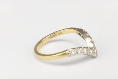 Lot 281 - AN 18CT GOLD AND ENAMEL DIAMOND WISHBONE RING