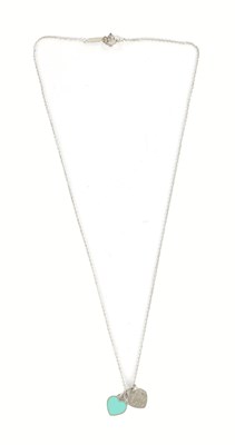 Lot 215 - A TIFFANY & CO. 925 STERLING SILVER LADIES DOUBLE HEART PENDANT NECKLACE