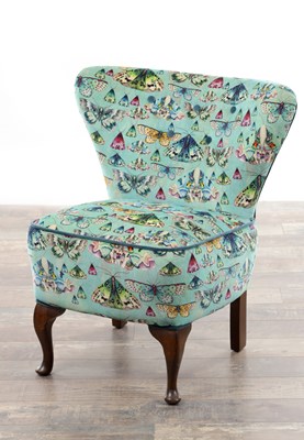Lot 128 - A 1940'S WINGBACK BUTTERFLY UPHOLSTERED COCKTAIL CHAIR