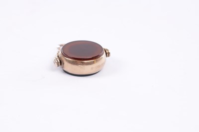 Lot 203 - A 20TH CENTURY 9CT GOLD MOUNTED BLOODSTONE AND CARNELIAN FOB