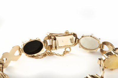 Lot 219 - A 9CT GOLD AND CABOCHON AGATE SET BRACELET