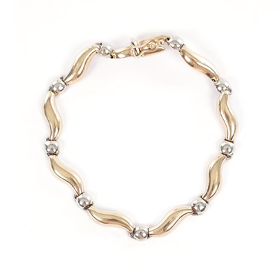 Lot 235 - A LADIES 9CT YELLOW AND WHITE GOLD BRACELET