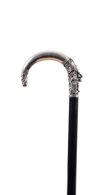 Lot 251 - AN EARLY 20TH CENTURY CHINESE SILVER CROOK HANDLE WALKING STICK