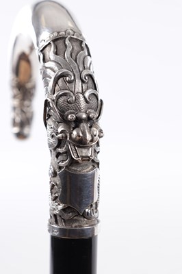 Lot 251 - AN EARLY 20TH CENTURY CHINESE SILVER CROOK HANDLE WALKING STICK
