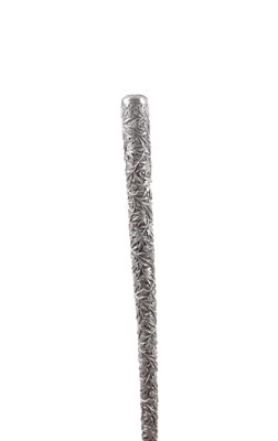 Lot 340 - A LADIES 19TH CENTURY CHINESE SILVER TOPPED WALKING CANE