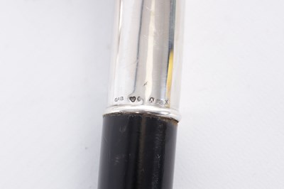 Lot 804 - AN EARLY 20TH CENTURY SWEDISH SILVER CROOK HANDLE WALKING STICK