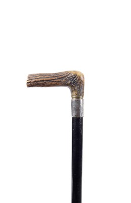Lot 43 - A LATE 19TH CENTURY ANTLER HANDLED TIPPLER'S WALKING STICK