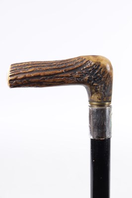 Lot 43 - A LATE 19TH CENTURY ANTLER HANDLED TIPPLER'S WALKING STICK